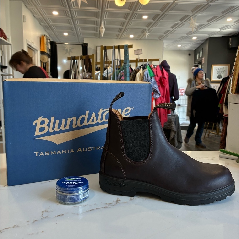 Blundstone 2130 Chelsea boot size 8.5 NWT